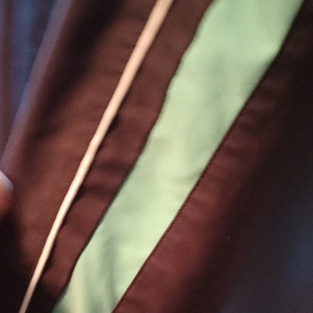 Nike Black and Green Jogger Capris with Drawstring Waist - Picture 3 of 5